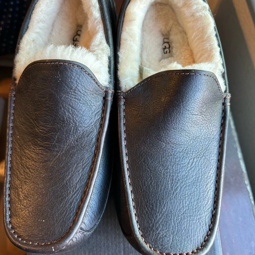 UGG Sheepskin Lined Black Slippers, MEN’S SIZE 10 - Picture 6 of 7